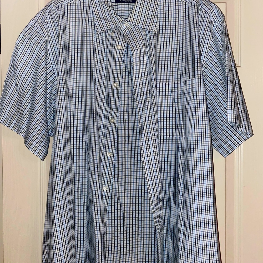 Men’s short sleeved dress shirt.